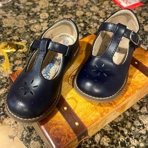 Girls 8.5 navy blue used shoes